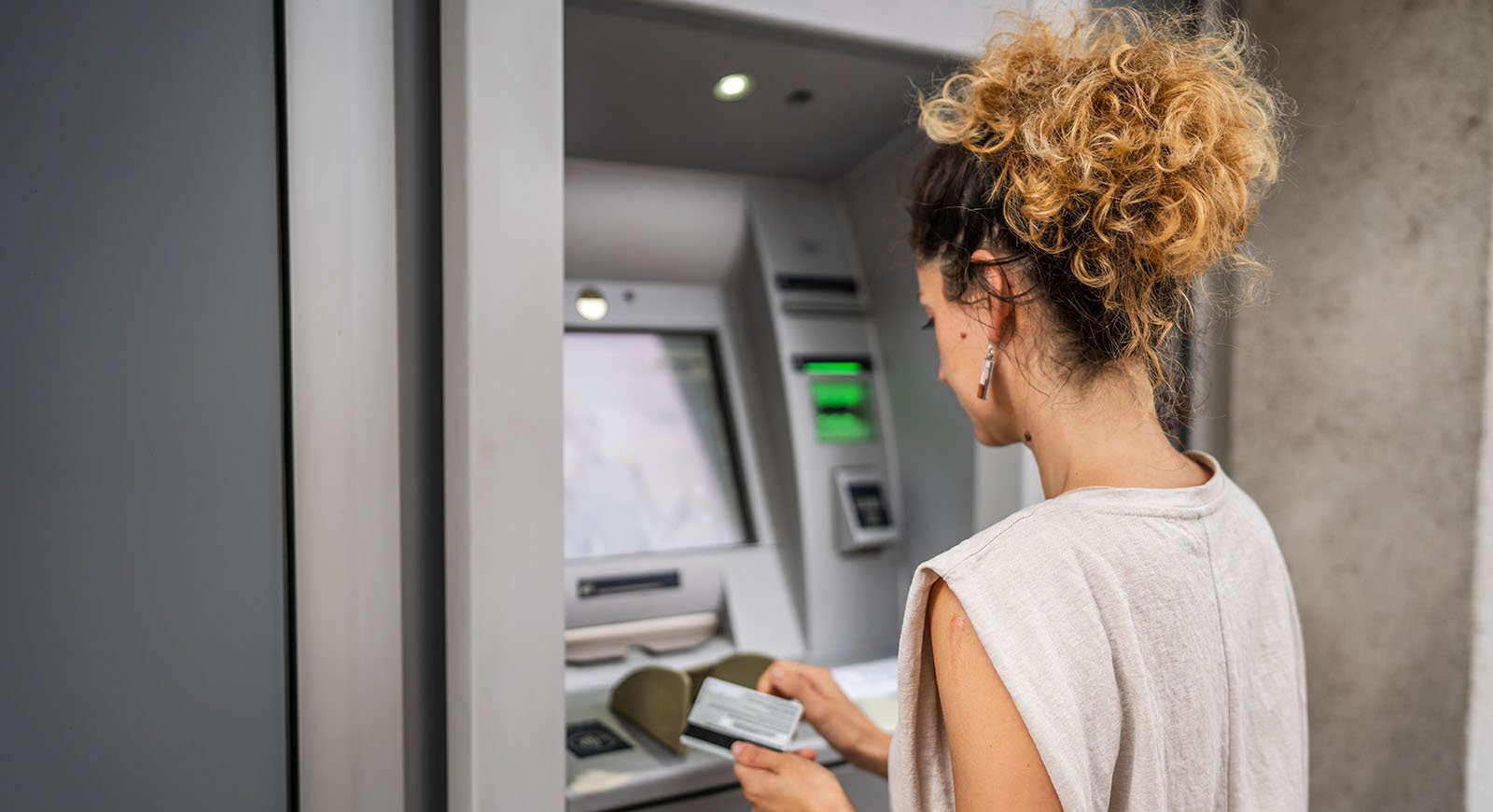 Сколько денег можно снять в банкомате за один раз